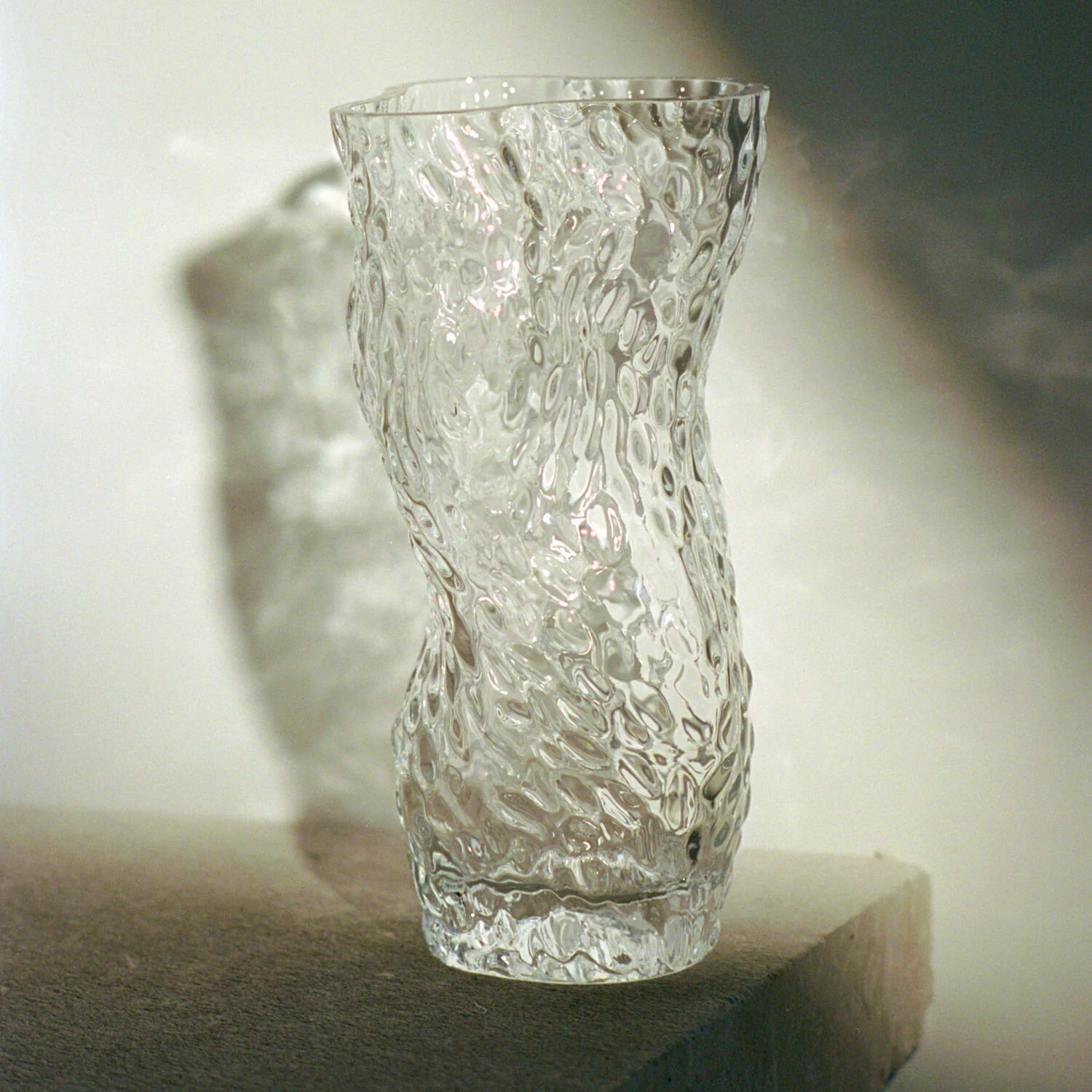 Hein Studio  Ostrea Rock Glass vase - klar