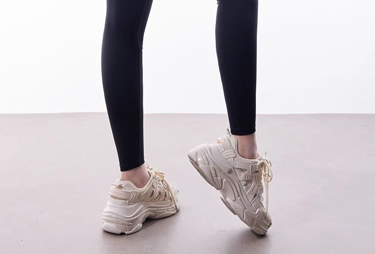 CUCURBIT - Yogabroek met halfhoge taille en gespen en uitsparingen