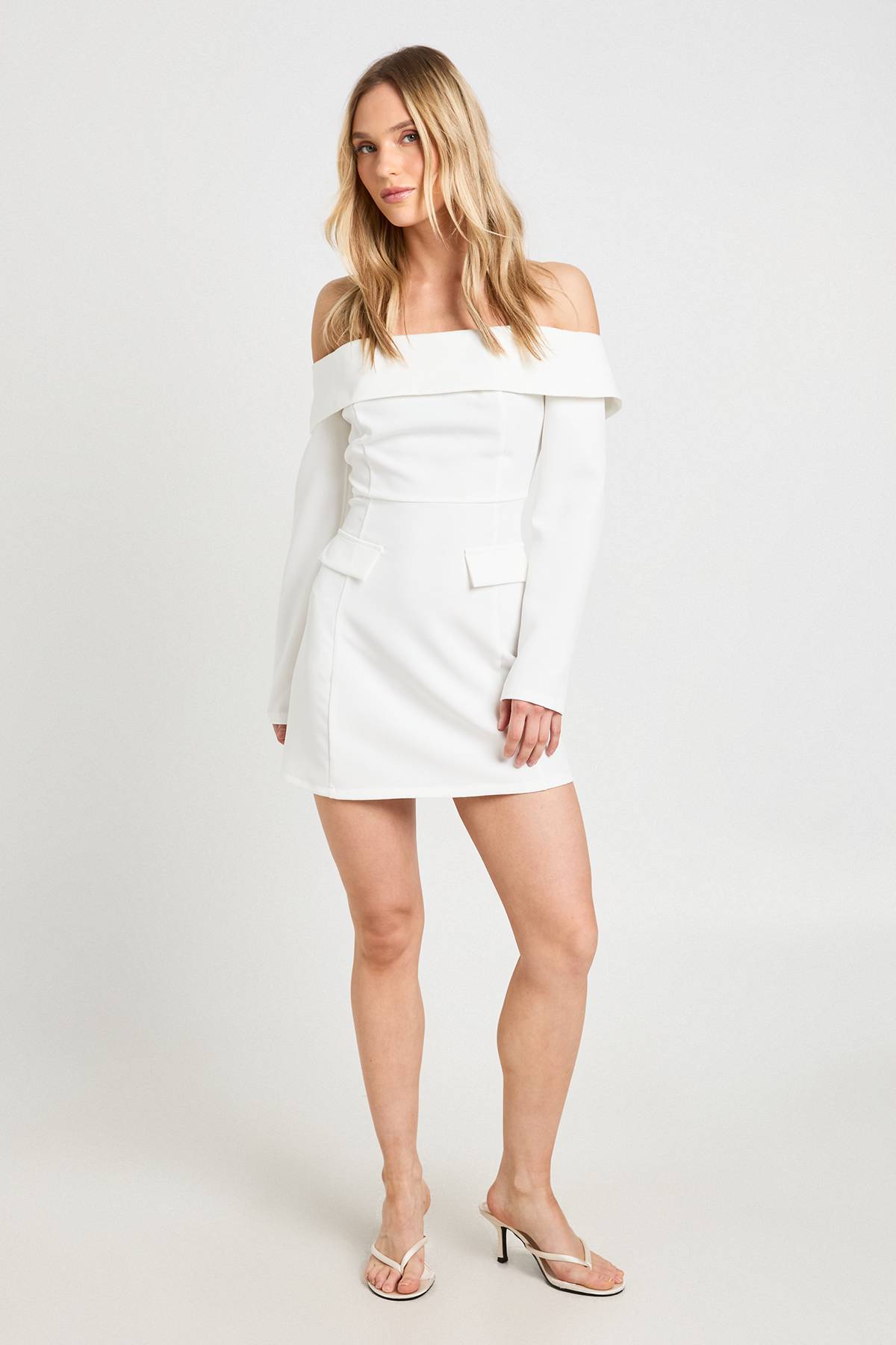 boohoo Robe Mini Structurée Bardot Petite