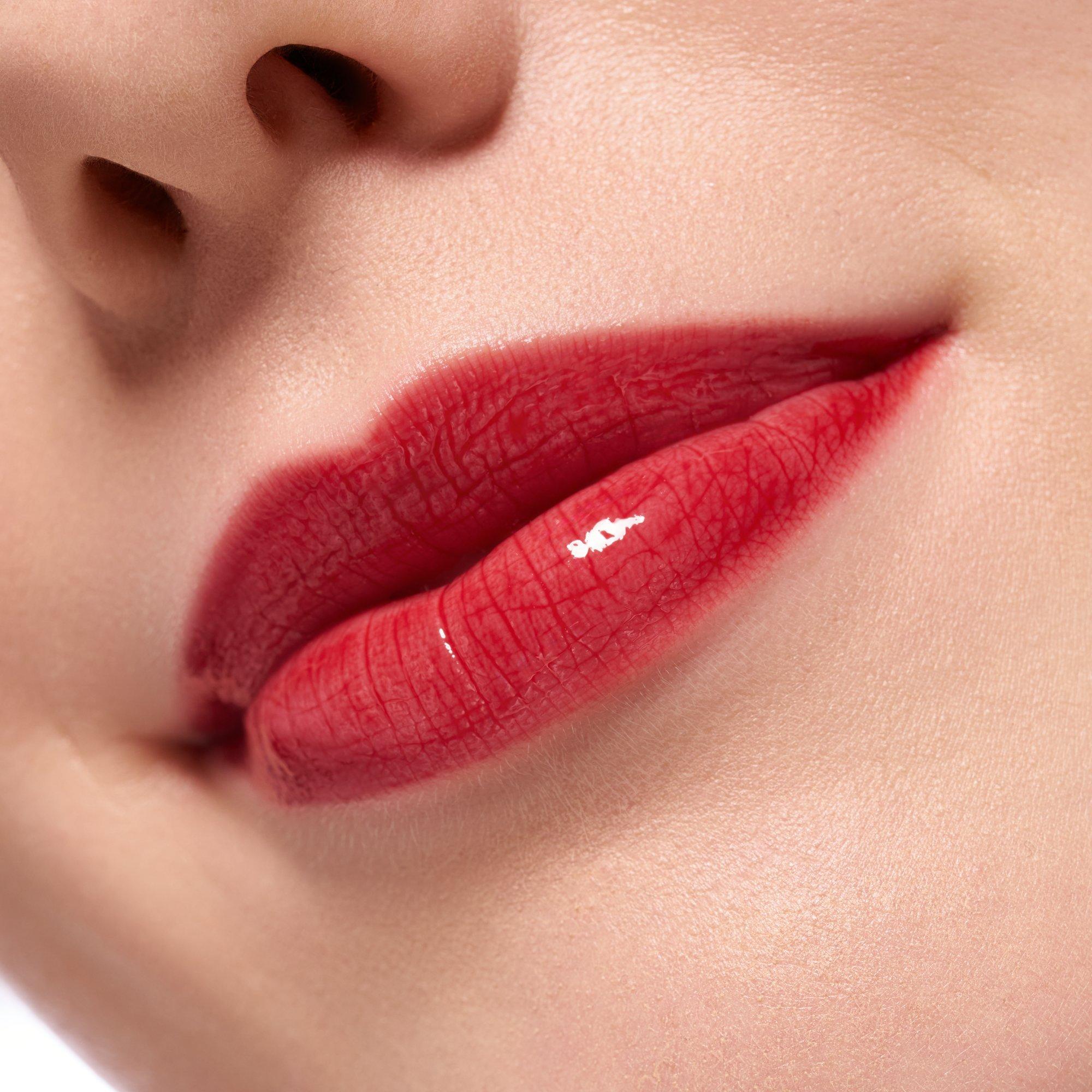 JUICY BOMB plumping lipgloss