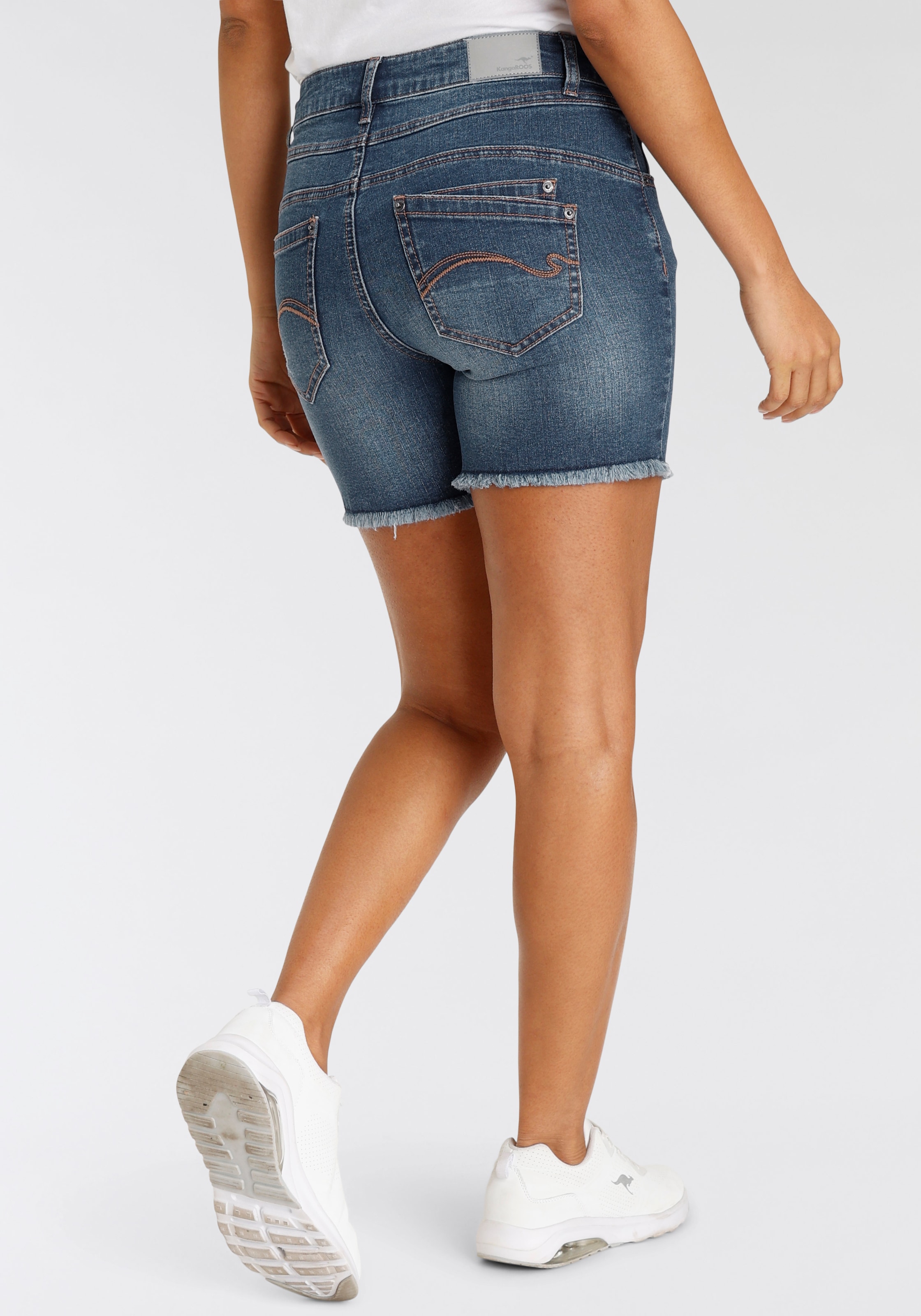 KangaROOS Jeanshotpants , kurze Schnittform,  mit Destroyed-Effekten,  klassische Leibhöhe