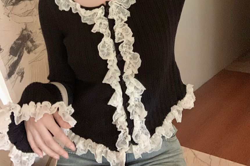 Asilah - Cropped vest met ronde hals, kantafwerking en knoopjes