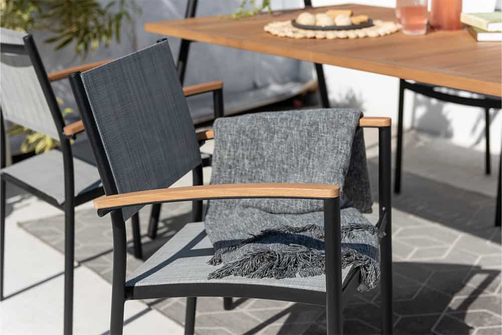 Stapelbarer Gartenstuhl RIO anthrazit grau natur Aluminium Massivholz wetterfest