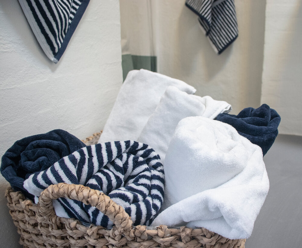 Omhu  Frotté Velour stribet Håndklæde - Navy/Hvid