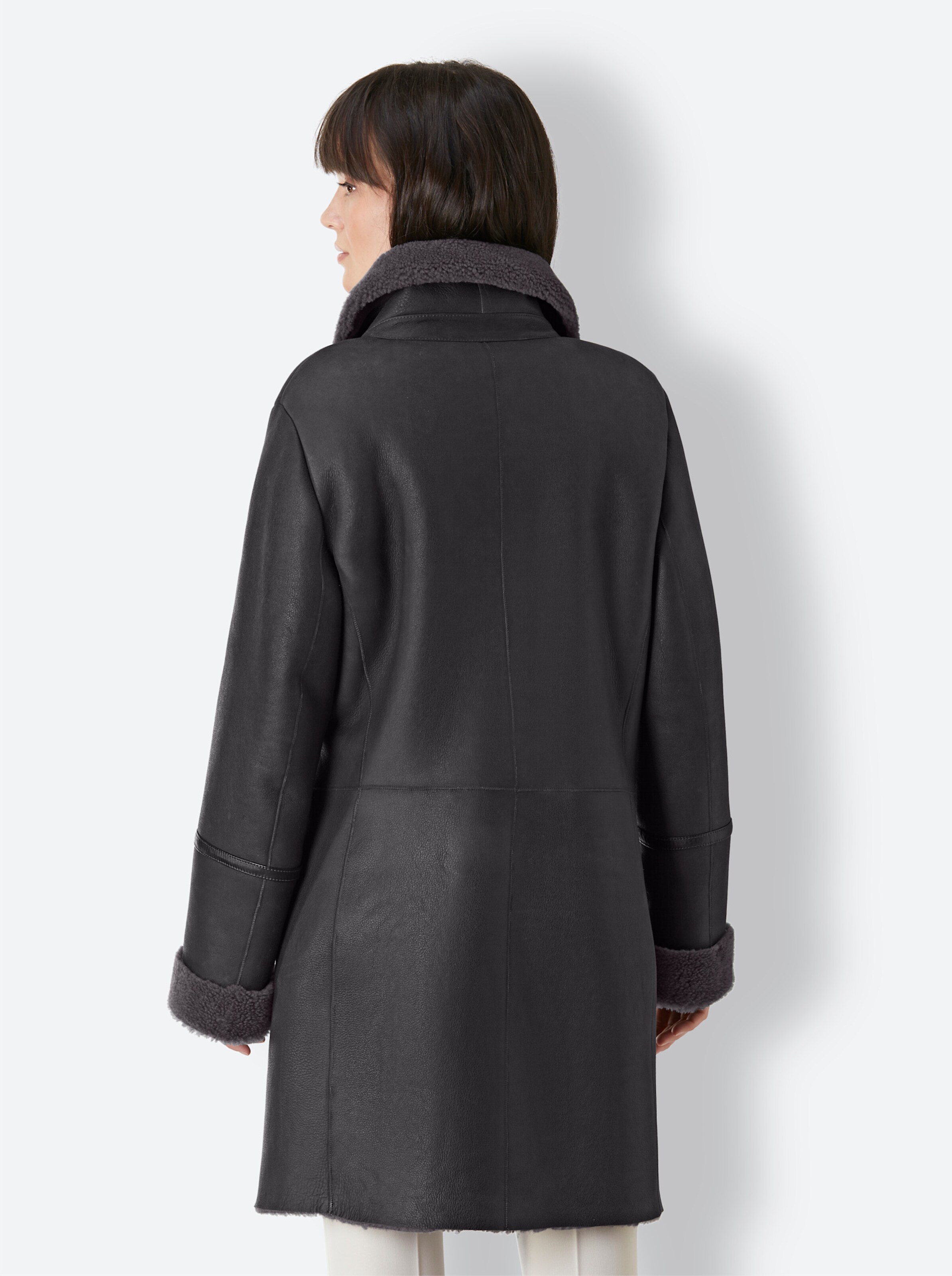 Mainpol Lammfell-Jacke in anthrazit
