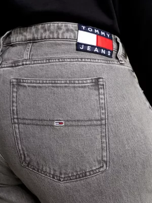 Calça jeans preta de cintura alta e modelagem slim Curve Izzie Mom Ankle