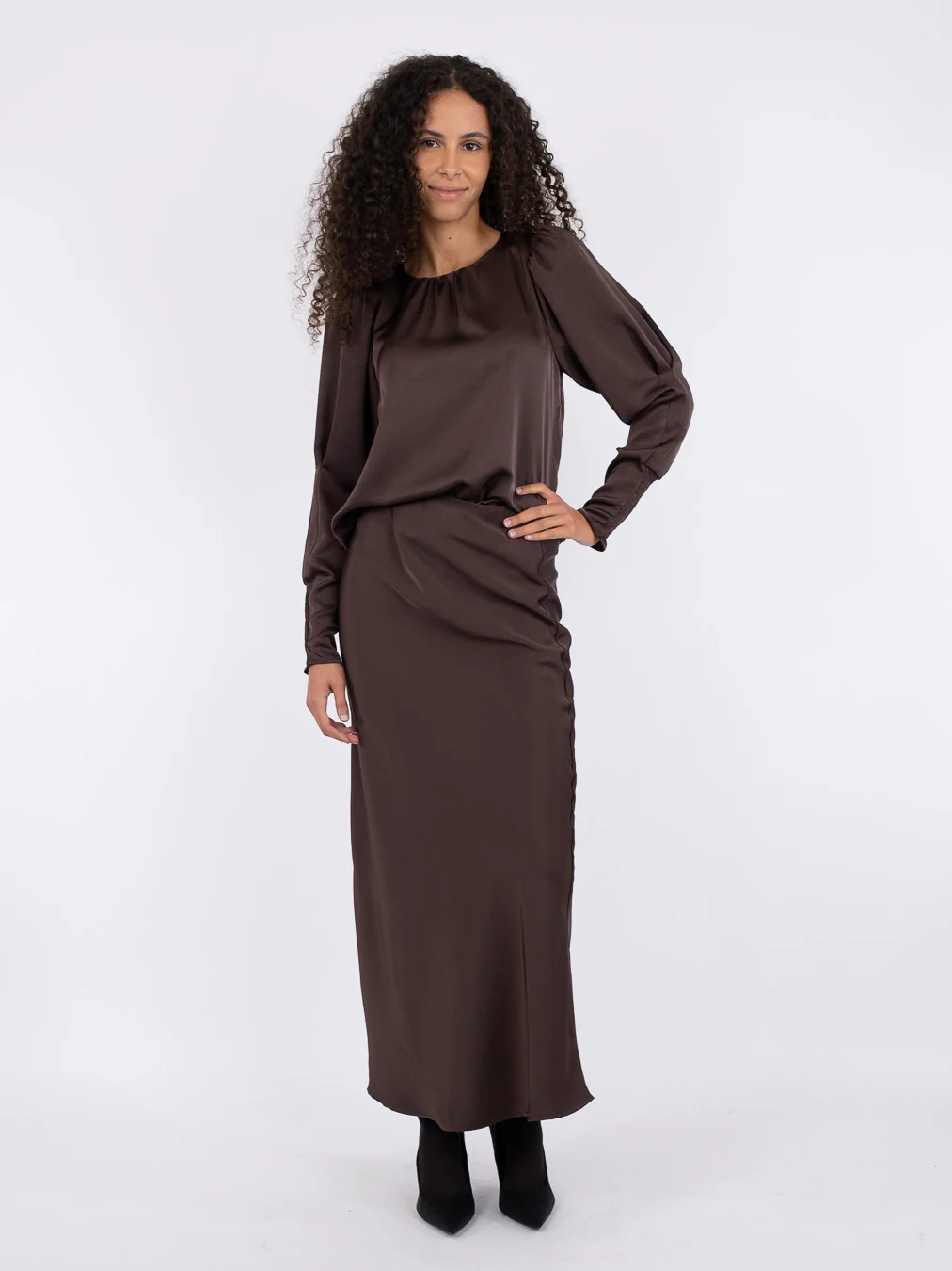 Neo Noir  Vicky Heavy Sateen nederdel - brun