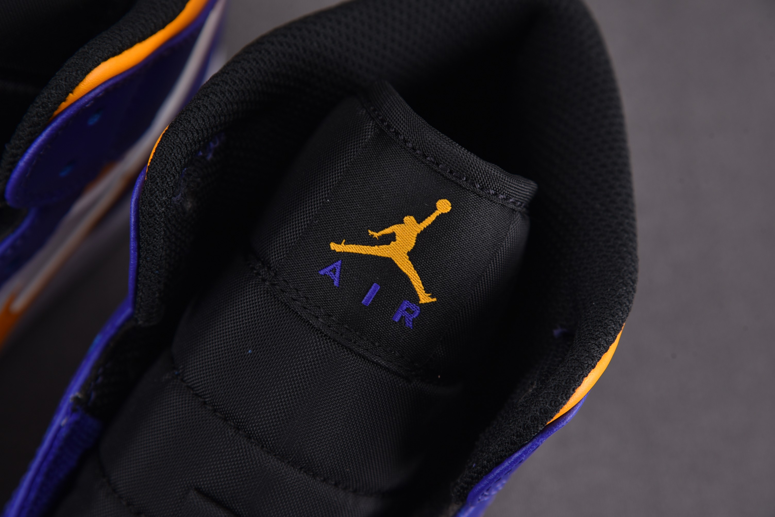 Jordan 1 Mid Lakers