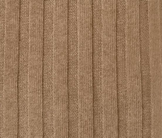 Geripptes Strickkleid mit Stehkragen