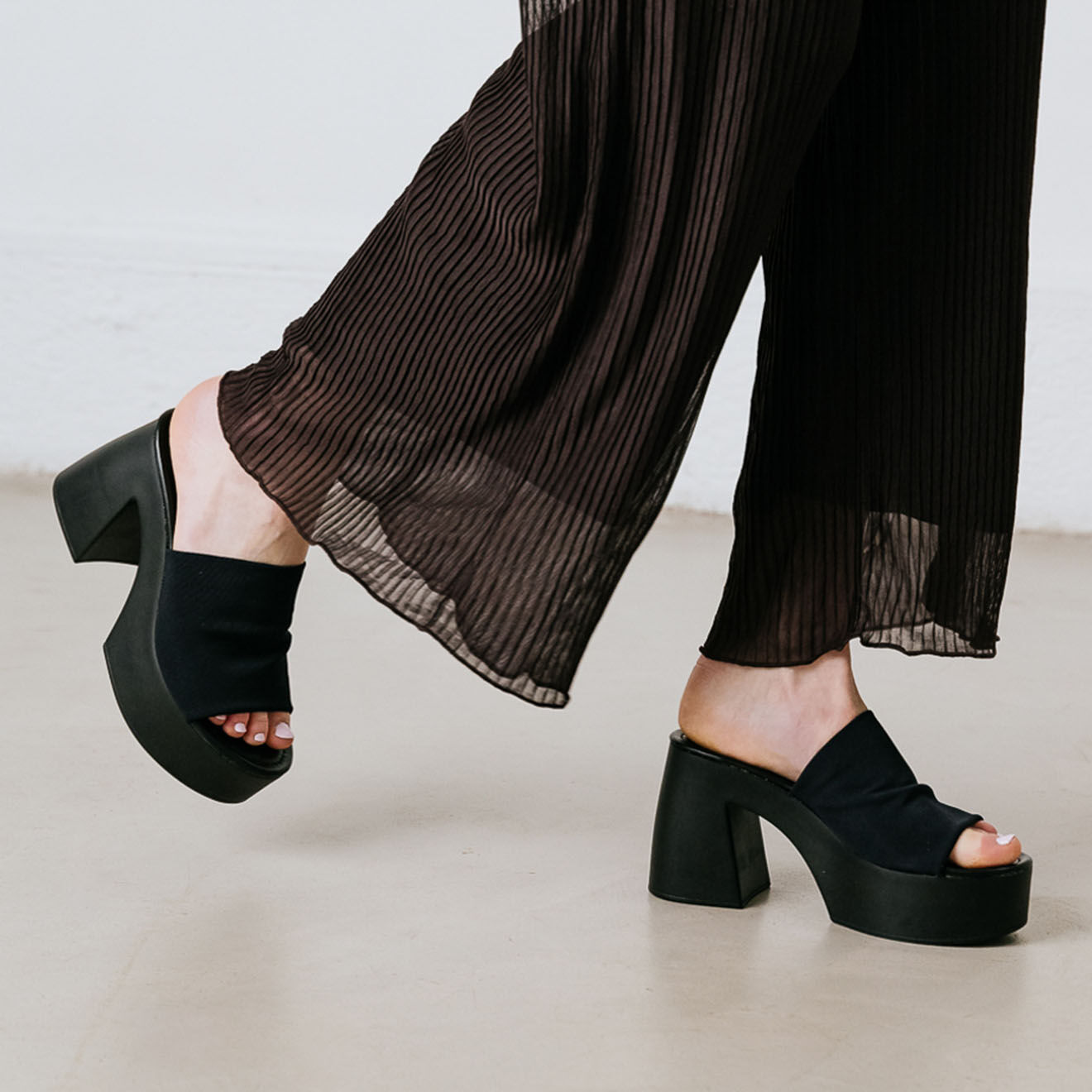 Jonak Mules Peneloppe noires - Talon 10 cm