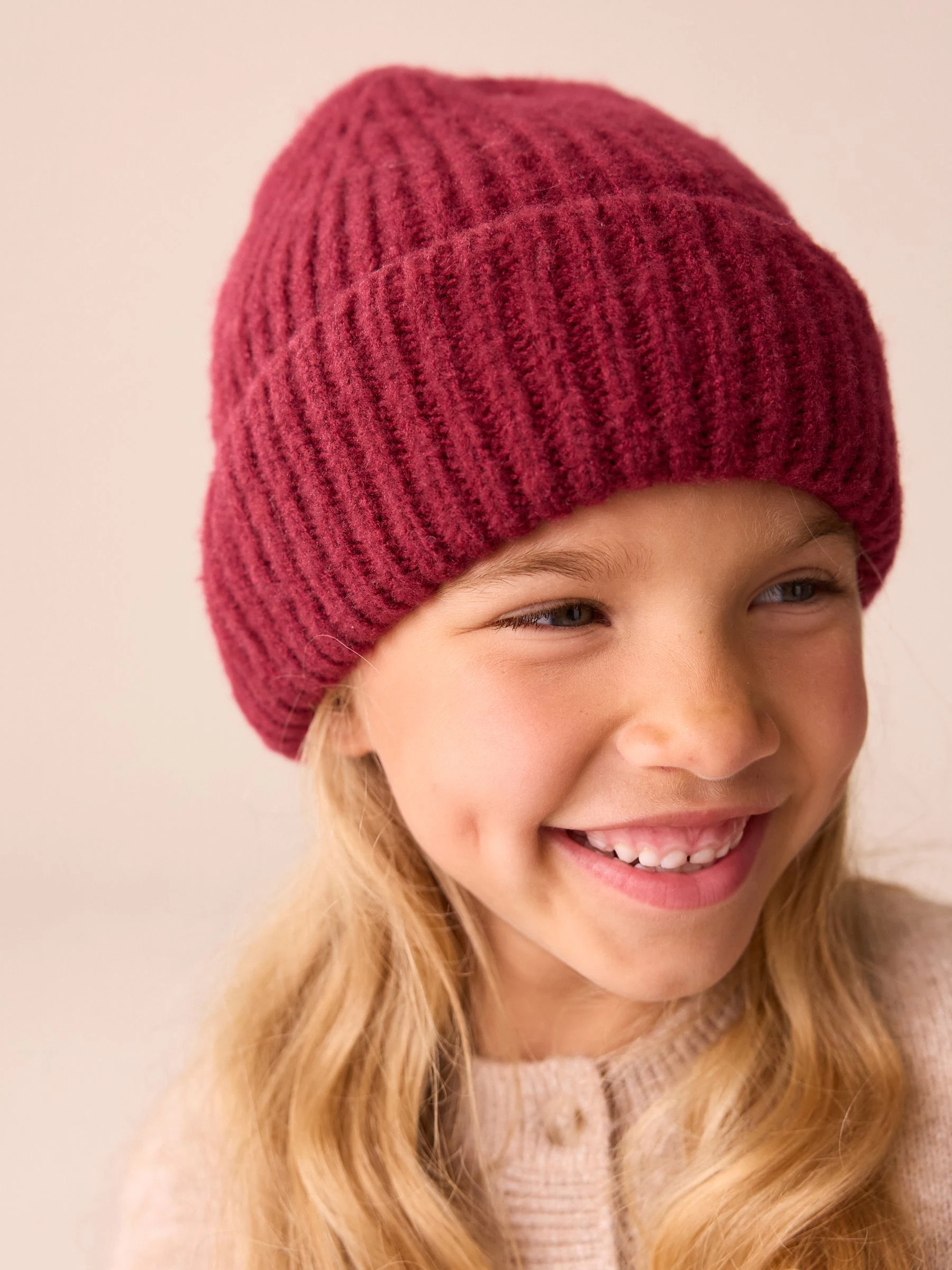 Bordeauxrood - Fluffy beanie-muts (1-16jr)