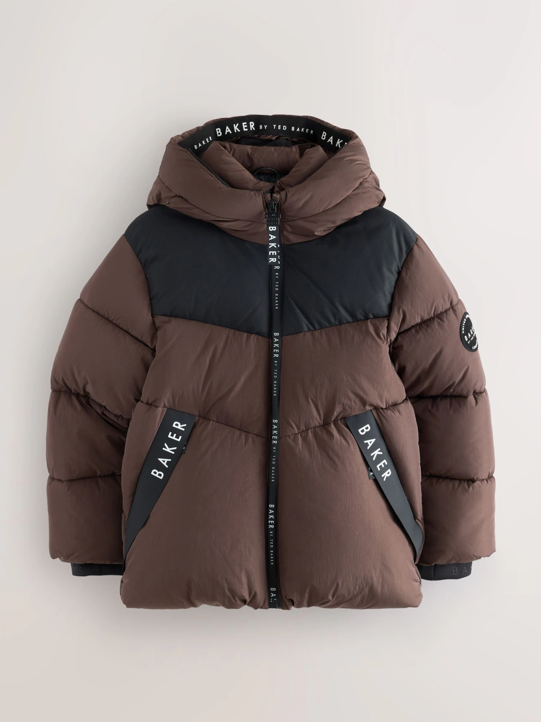 Baker by Ted Baker Baker by Ted Baker regenbestendige gewatteerde jas met kleurblokken in bruin/zwart