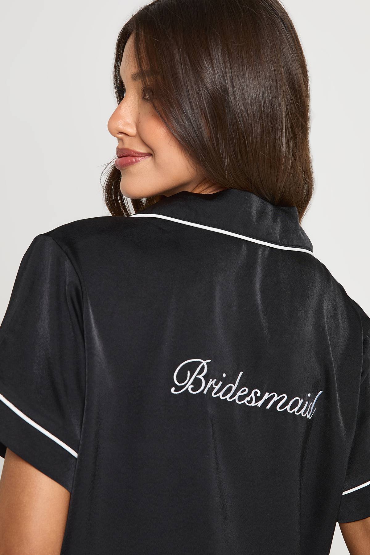 boohoo Ensemble Pyjama Satiné Brodé 'Demoiselle d'Honneur' Chemise Manches Courtes & Short de Mariée