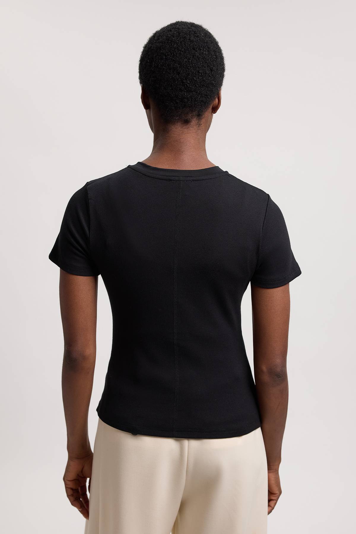 KarenMillen T-shirt Col Rond Côtelé en Viscose avec Boutonnage