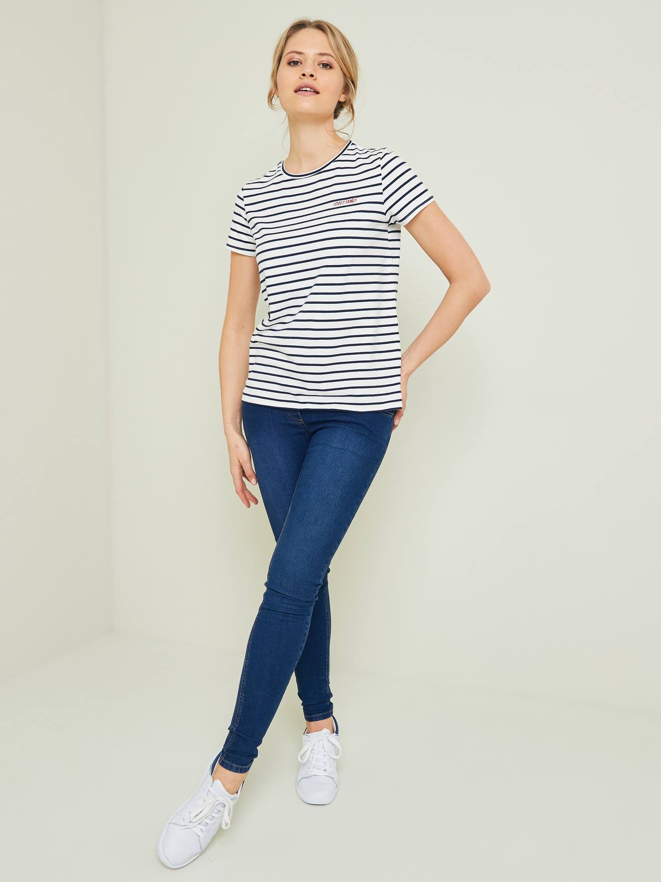 Conjunto para presente: camiseta da mãe + camiseta do bebê, tamanho médio, branca com listras.