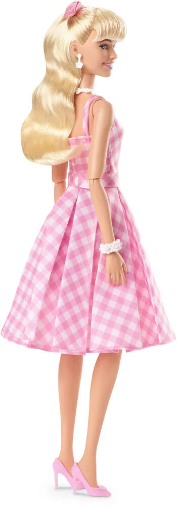 BARBIE LE FILM - POUPEE EN ROBE VICHY ROSE