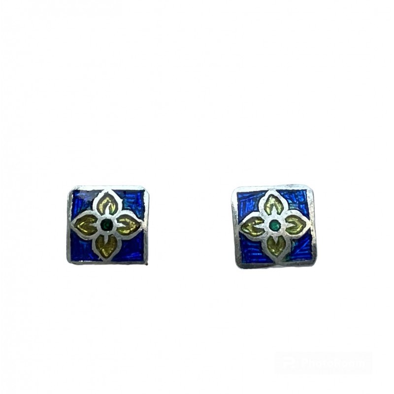 Clou d'oreille en argent et émail