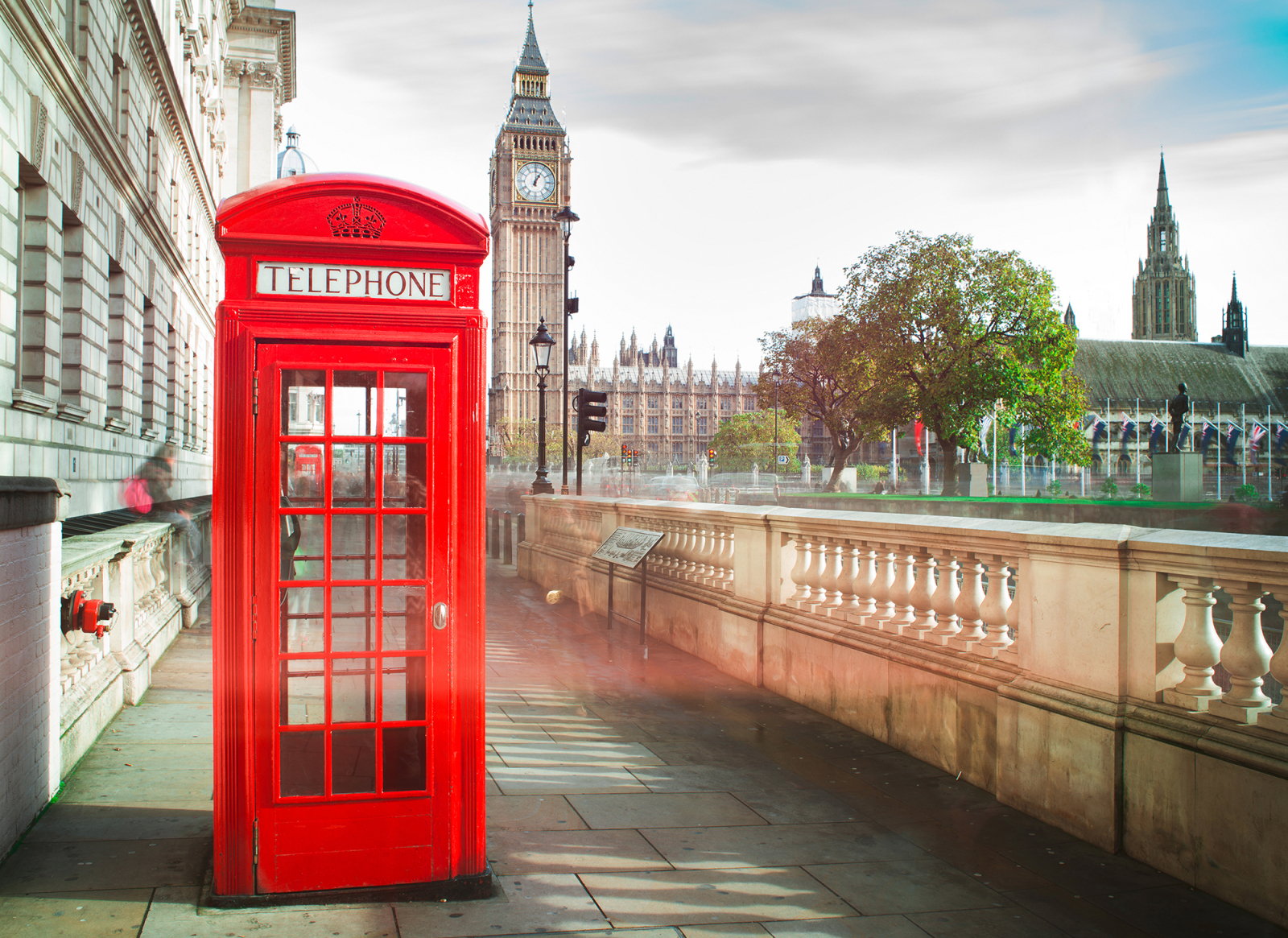 Fototapete DESIGNWALLS - London Telefonzelle - rot-braun - 2,55 Meter
