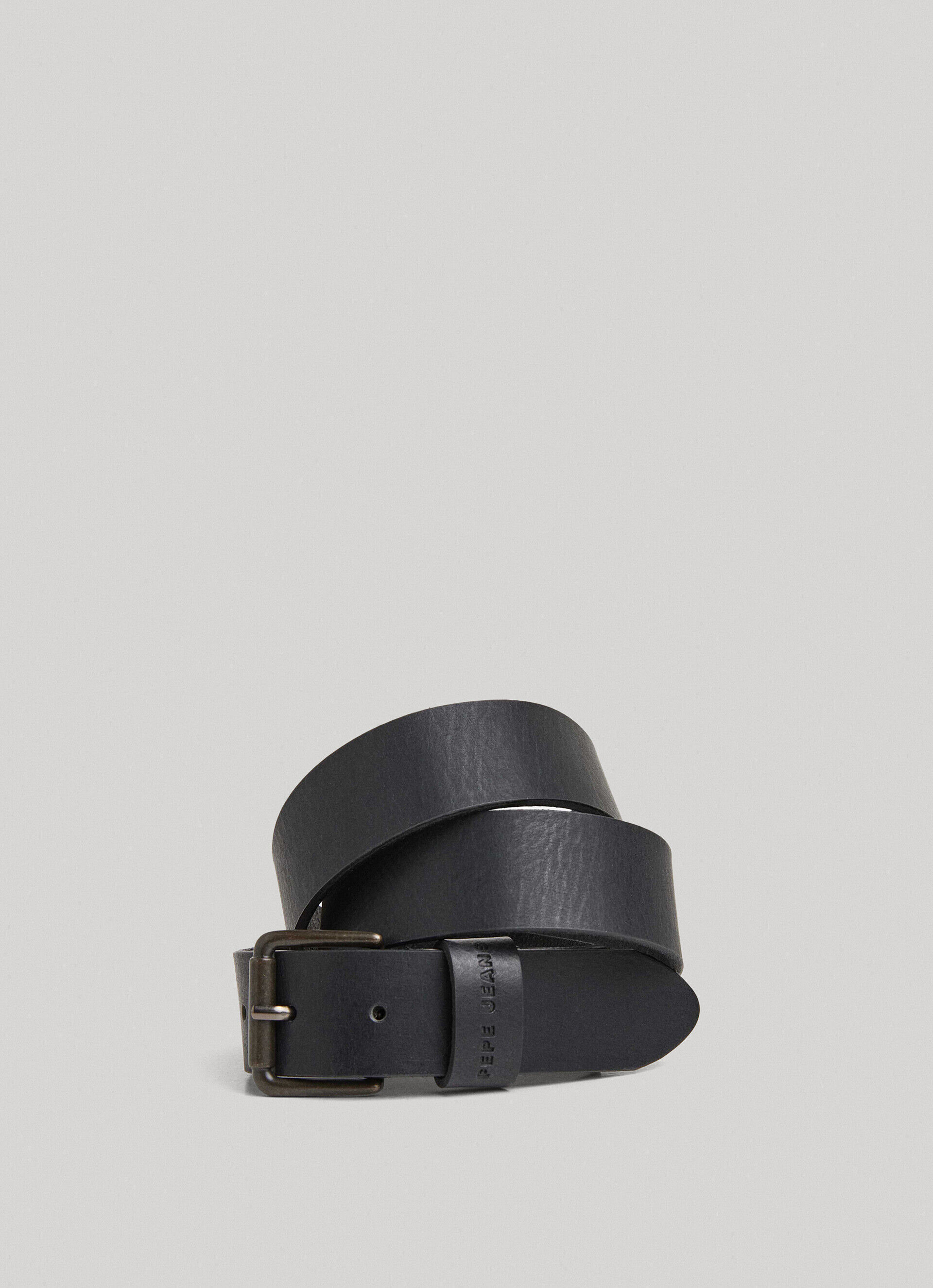 Cinto de couro com fivela de metal - preto