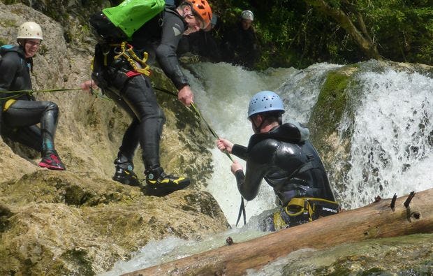 Canyoning-Tour in Weyregg als Geschenkidee
