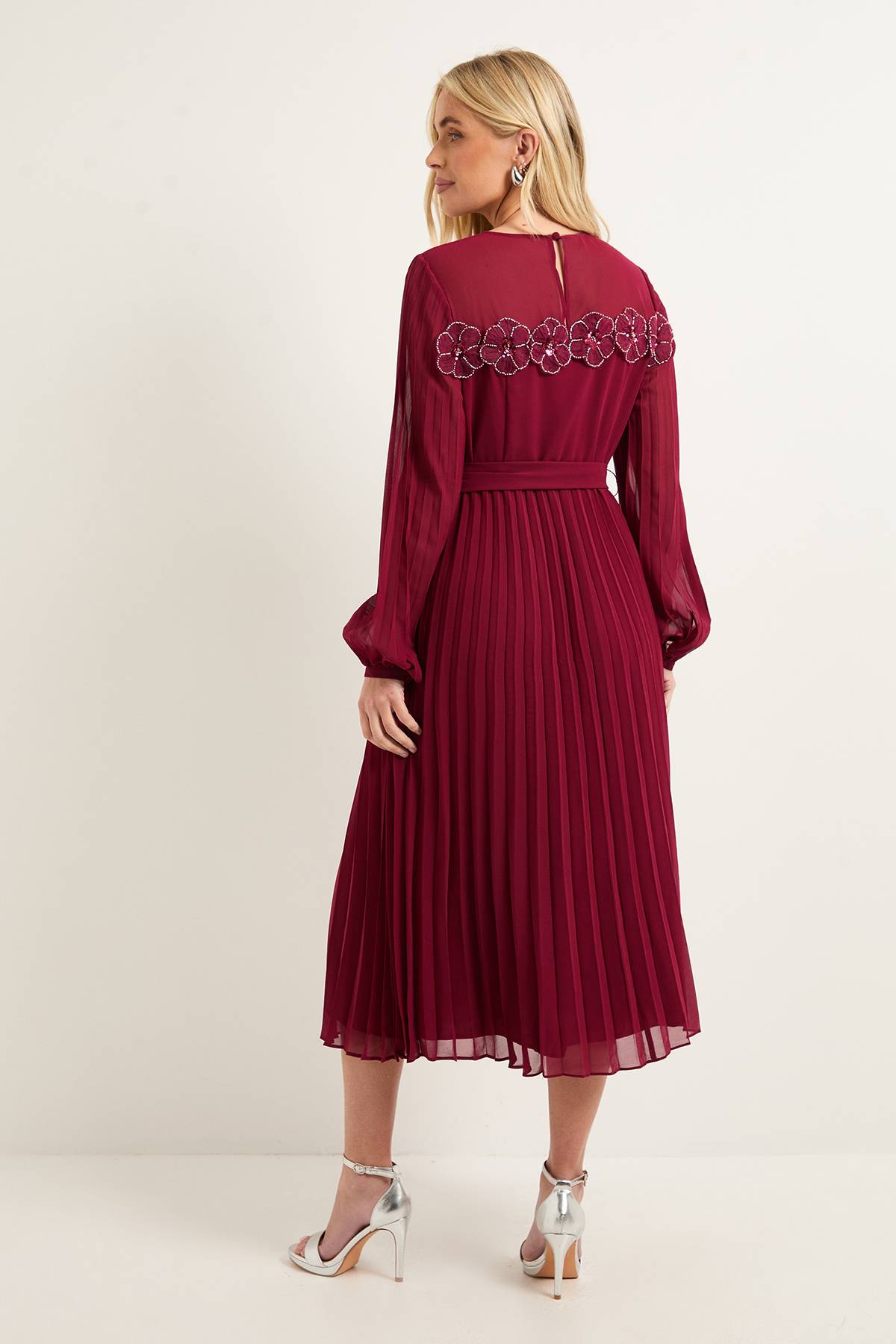 Wallis Robe Midi Plissée à Finitions Florales Petite Taille
