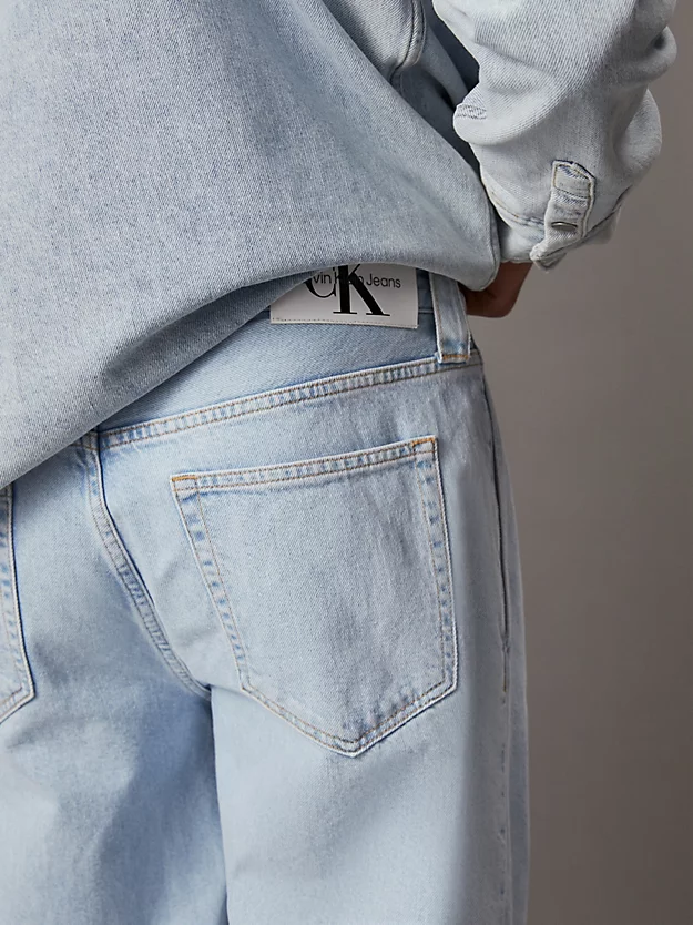 Calças jeans folgadas dos anos 90