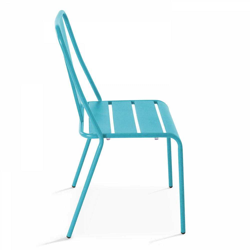Chaise en métal bleu
