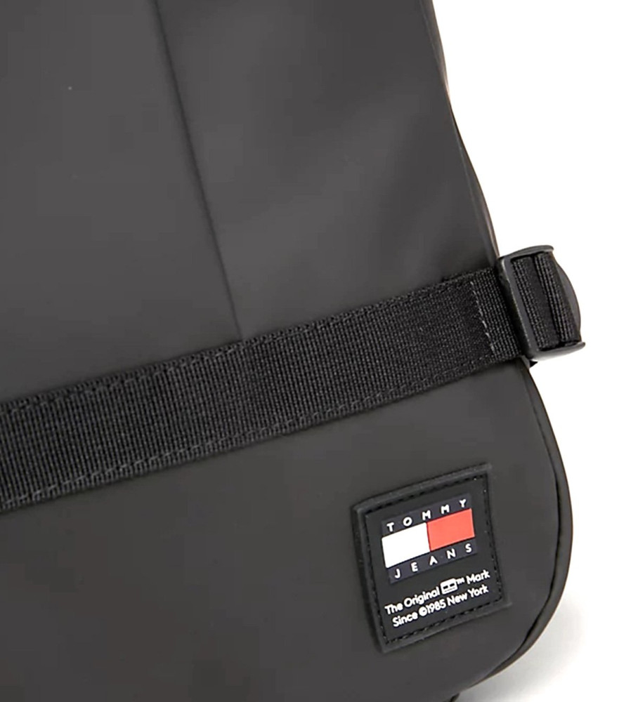 Mochila Tommy Jeans com alça peitoral, preta
