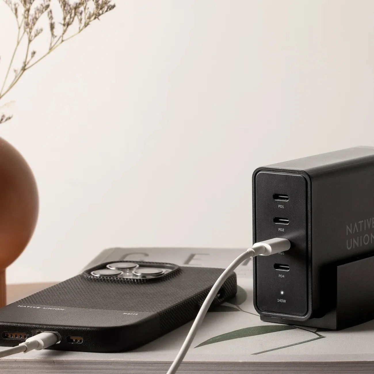 Fast Desktop Charger PD 140W Native Union