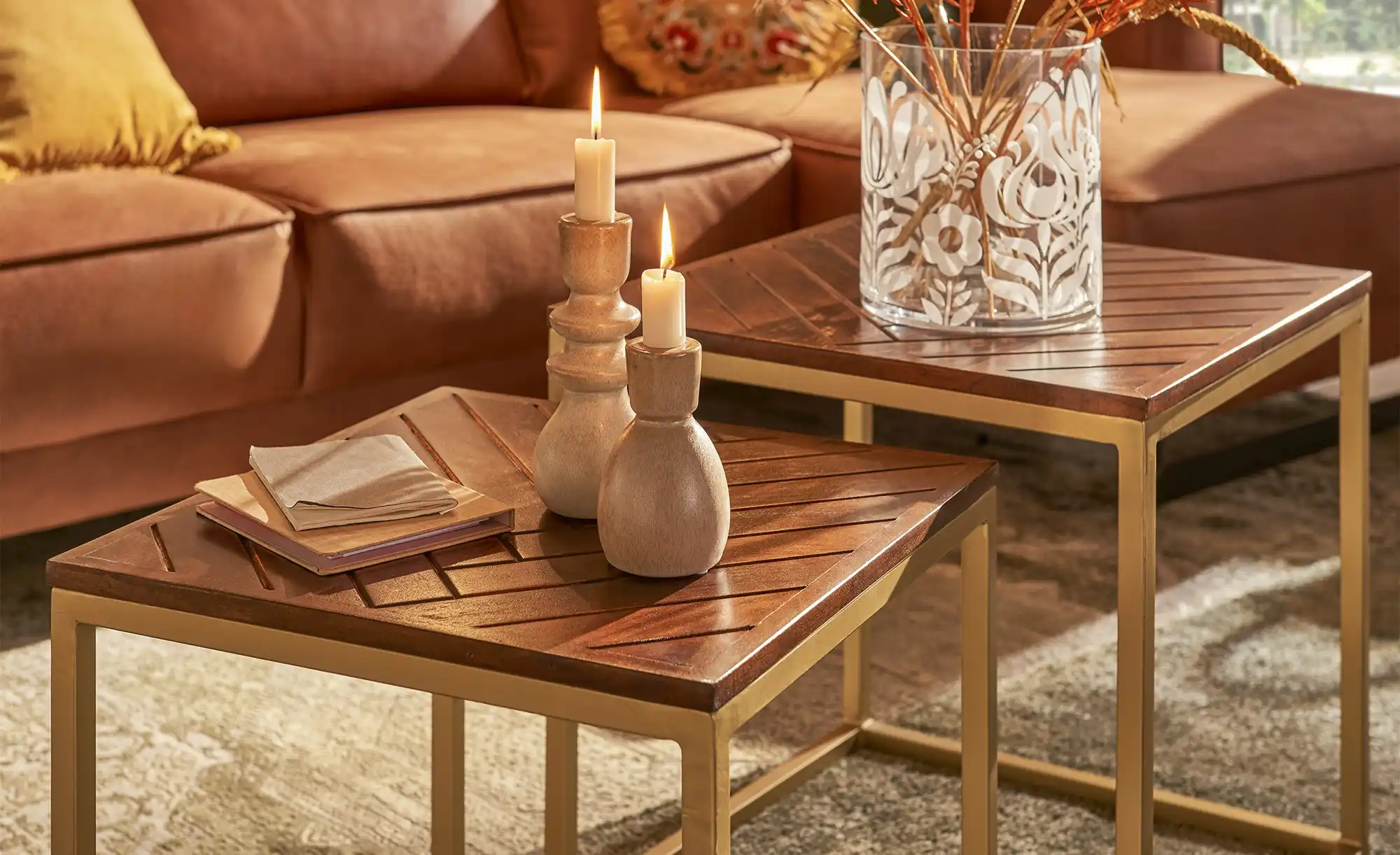 Couchtisch, 2er-Set aus Massivholz Calatria