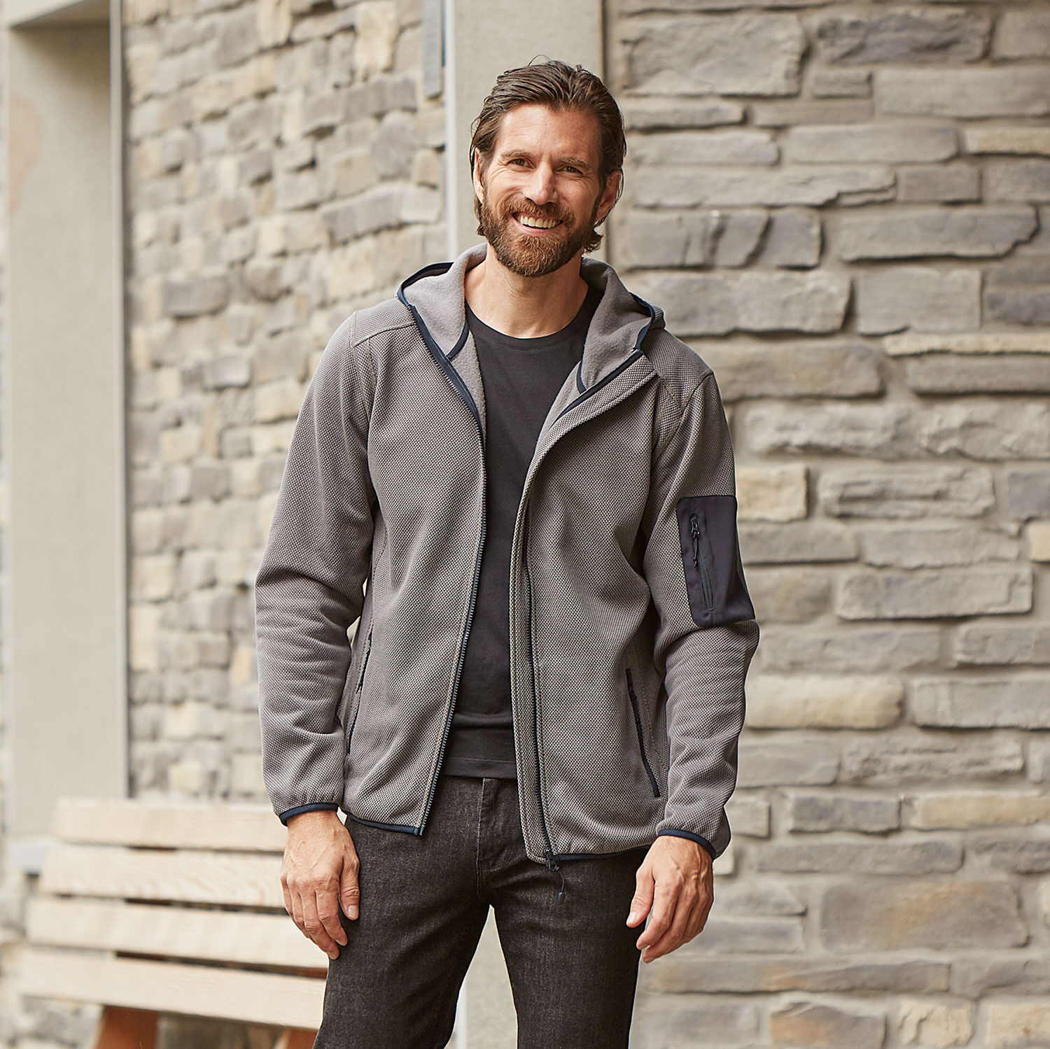 Sportive Fleece Jacke mit Kapuze