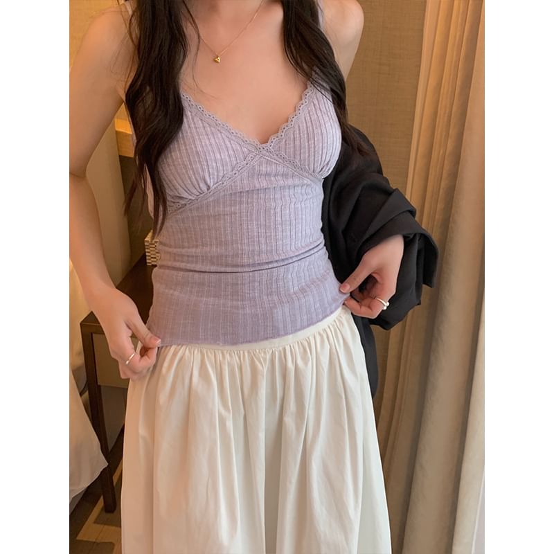 Maisee - V-hals cami top met kanten rand en effen V-hals