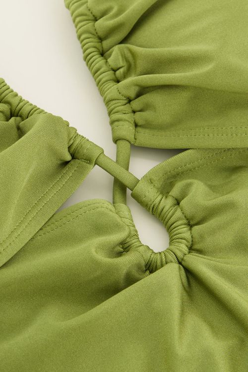 Groen badpak met gekruiste rug