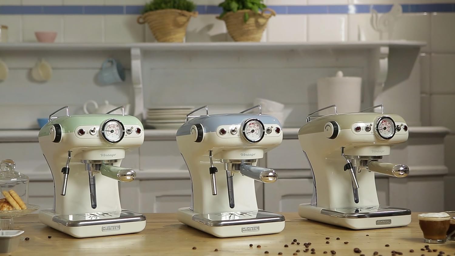 Ariete Espresso Vintage 1389, Machine à Café Expresso Pour Poudre Ou Dosette Ese, 1 Et 2 Tasses, Buse Cappuccino, Support de Tasse en Acier Inoxydable, 15 Bars, 850W, Beige