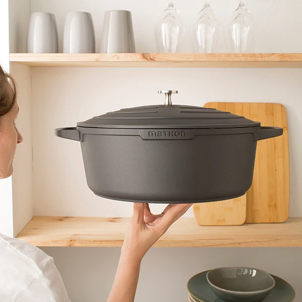 Cocotte légère ovale en fonte d'aluminium 32 cm 6,5 L coloris noir Mat