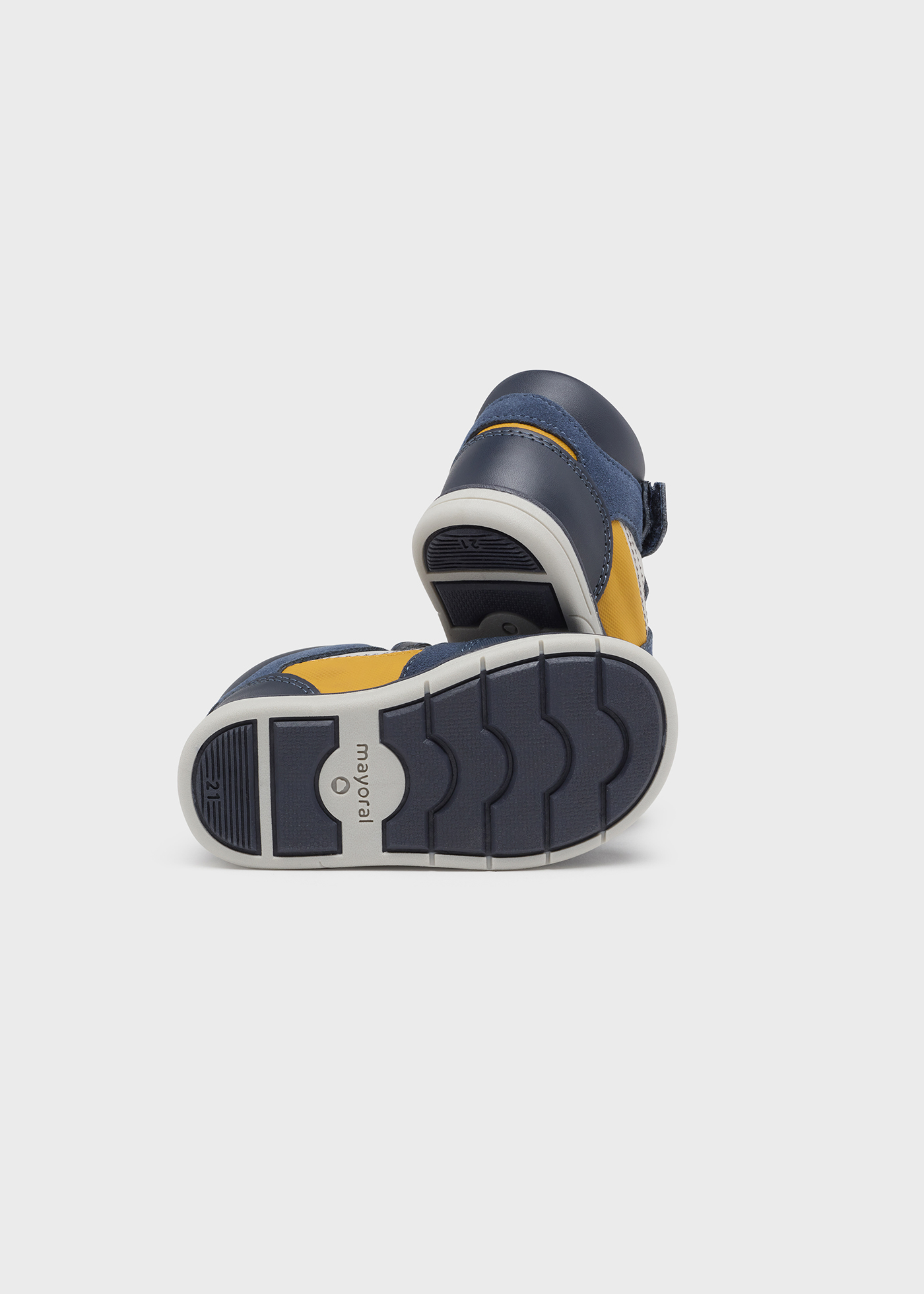 botinhas de couro multicoloridas para bebês