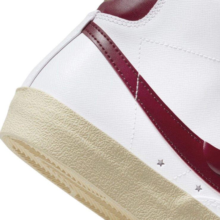 Nike blazer mid '77 se White/team red-muslin-mtlc gol