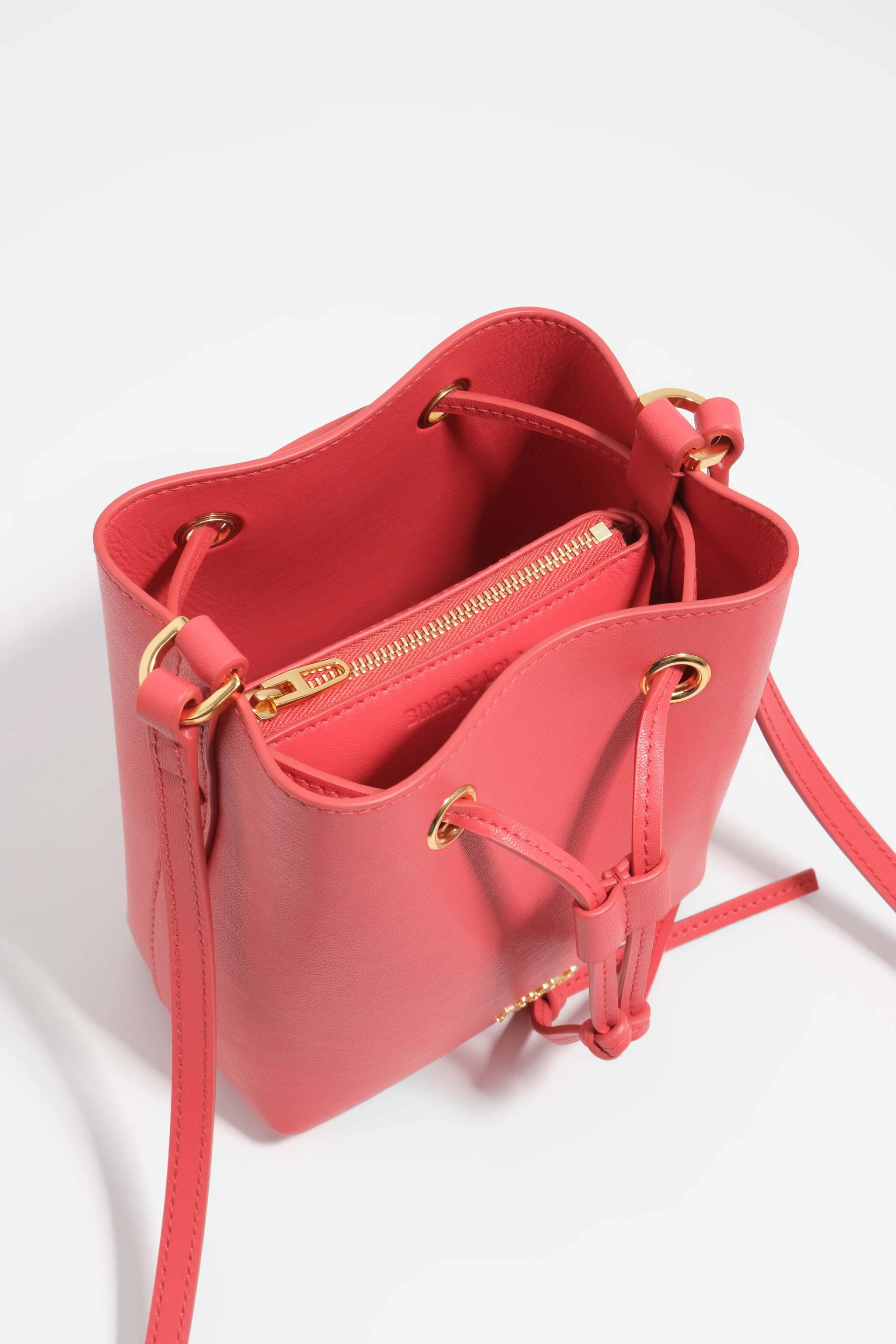 Bolsa mini balde Chihuahua em couro vermelho papoula
