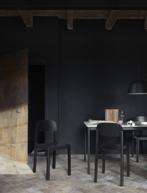 Muuto Base bureau zwart,multiplex rand 140x80