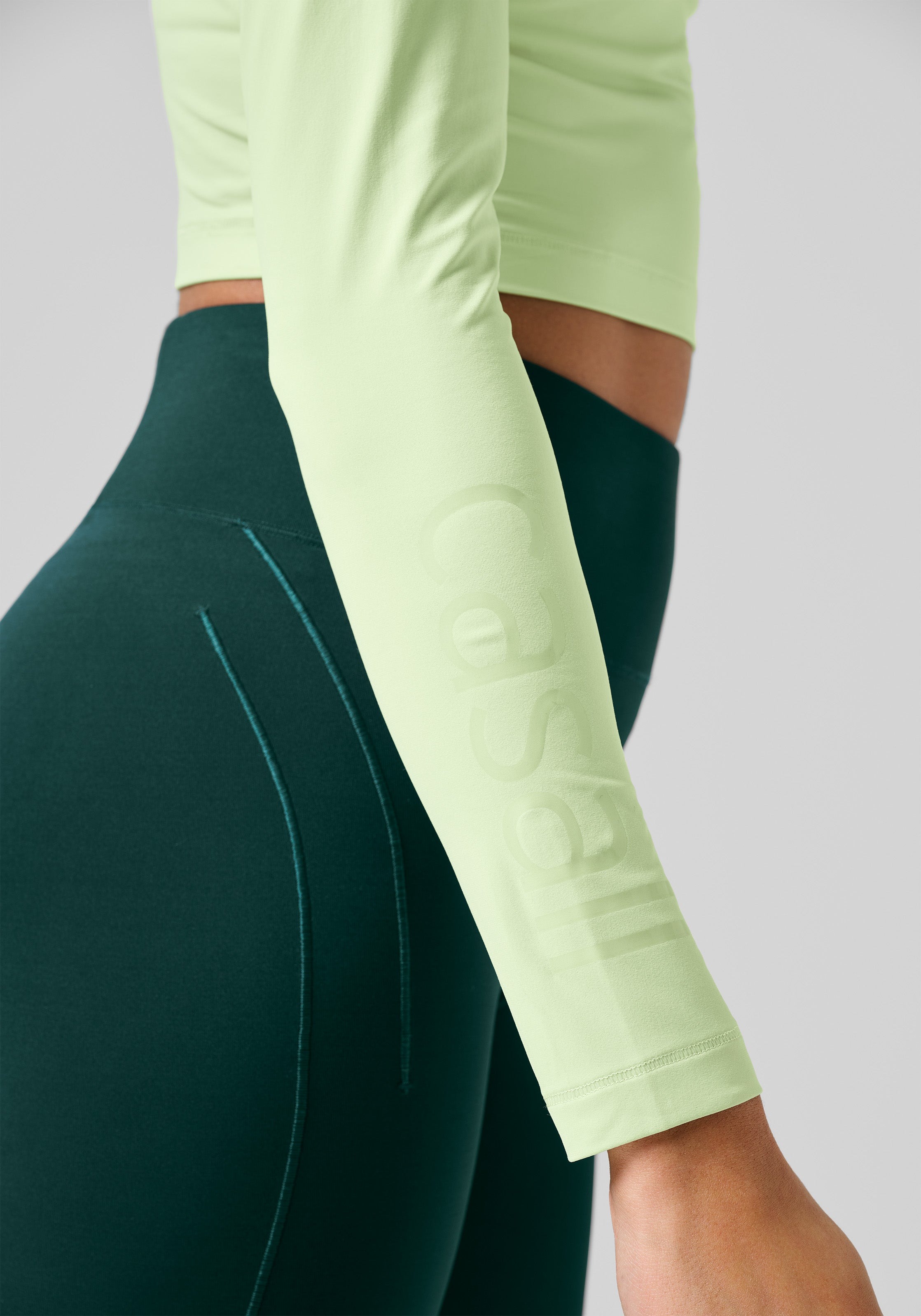 Graphic Crop Long Sleeve Dame Cool Matcha