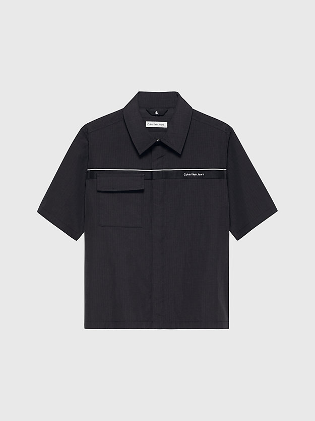 Camisa de manga curta e modelagem relaxada