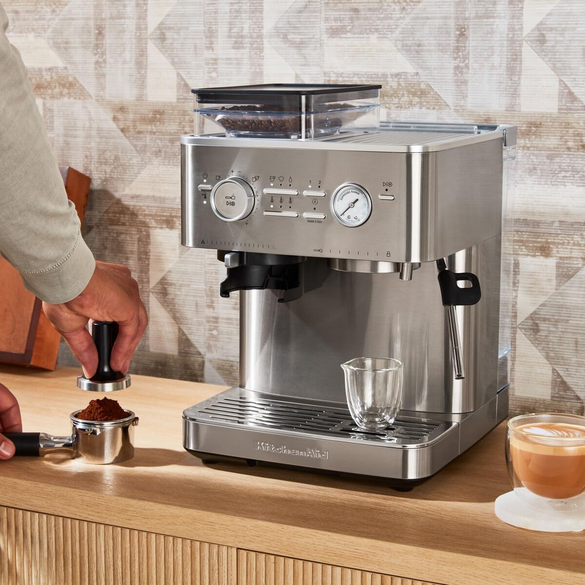 KitchenAid kaffeemaschine mit mahlwerk I Halbautomatische Espressomaschine I Heißgetränke von Espresso bis Cappuccino I Milchschäumerfür, Milchkännchen, Bohnenbehälter (Edelstahl)