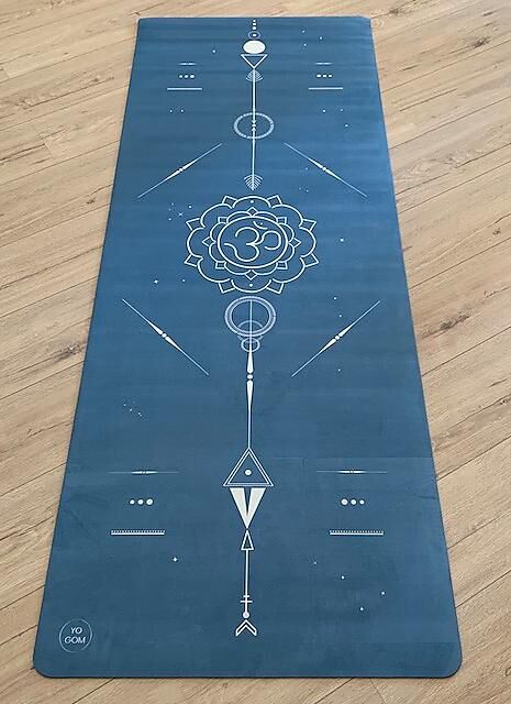 YOGOM - TAPIS DE YOGA PERFORMANCE OM BLEU