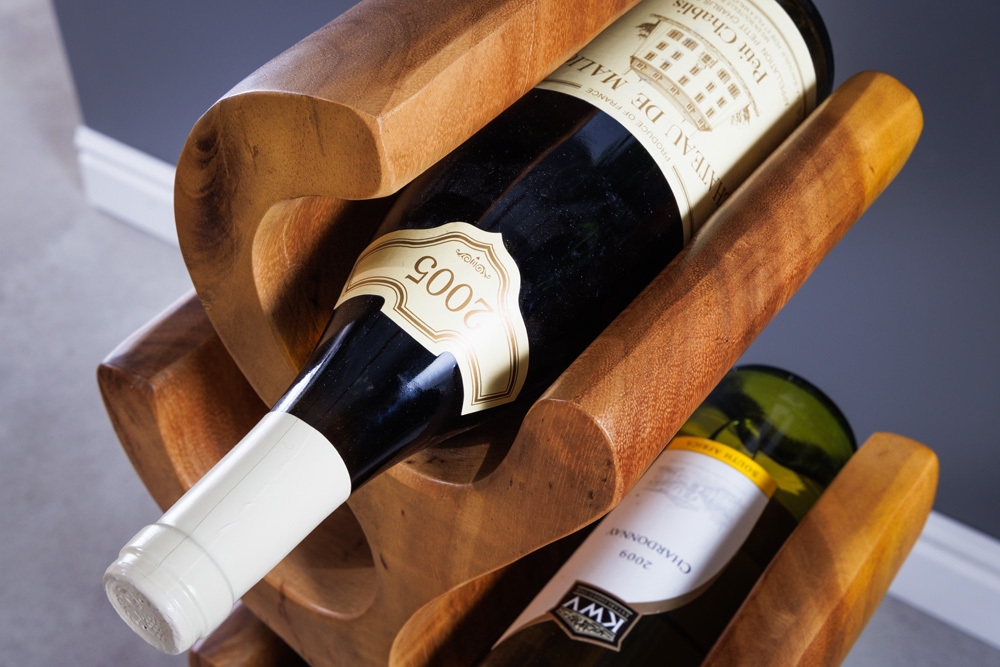 Skulp­tu­rales Weinregal ARTE 100cm natur Suarholz handmade in Bali Flaschenhalter