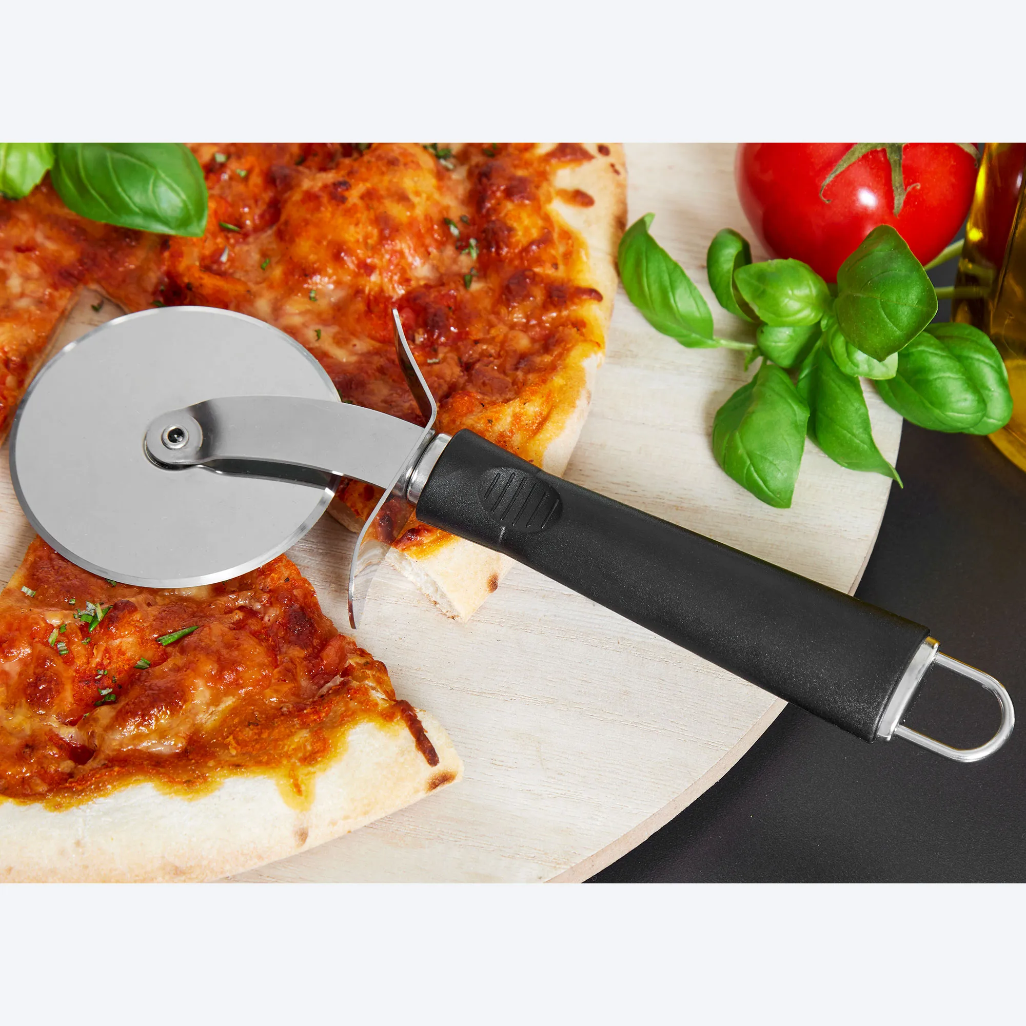 Pizzaschneider mit extrascharfem Schneiderad, Ø ca. 7 cm, Länge ca. 21 cm