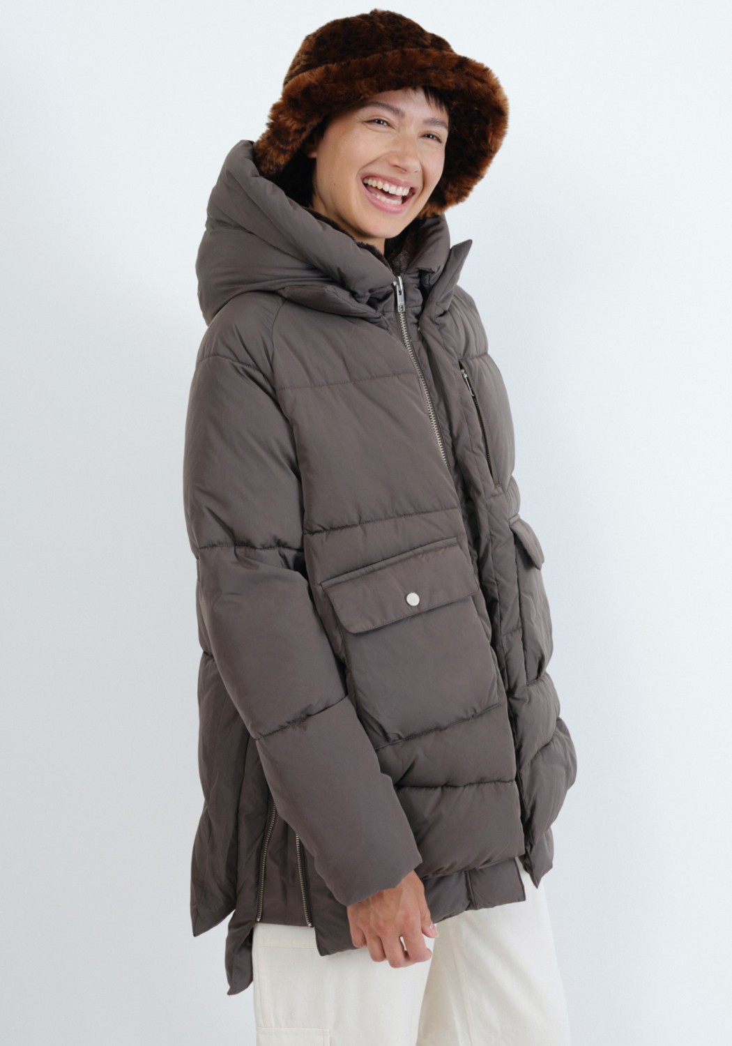 Embassy of Bricks and Logs Puffer-Jacke Lyndon Black Olive