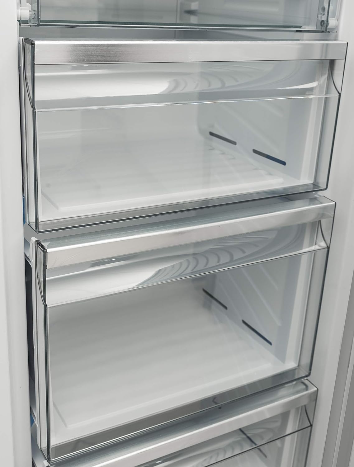 SHARP SJ-SC11CMXWD-EU Gefrierschrank freistehend 186 cm, EEK D, NoFrost, 279 L Gesamtvolumen, Twisted Ice Maker, Weiß