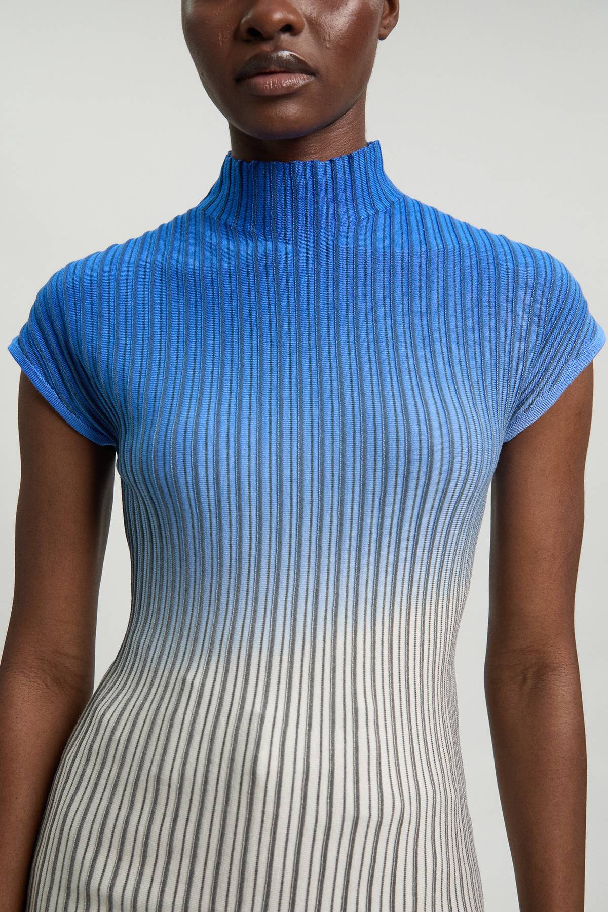 KarenMillen Haut Sans Manches À Col Montant En Maille Dégradée