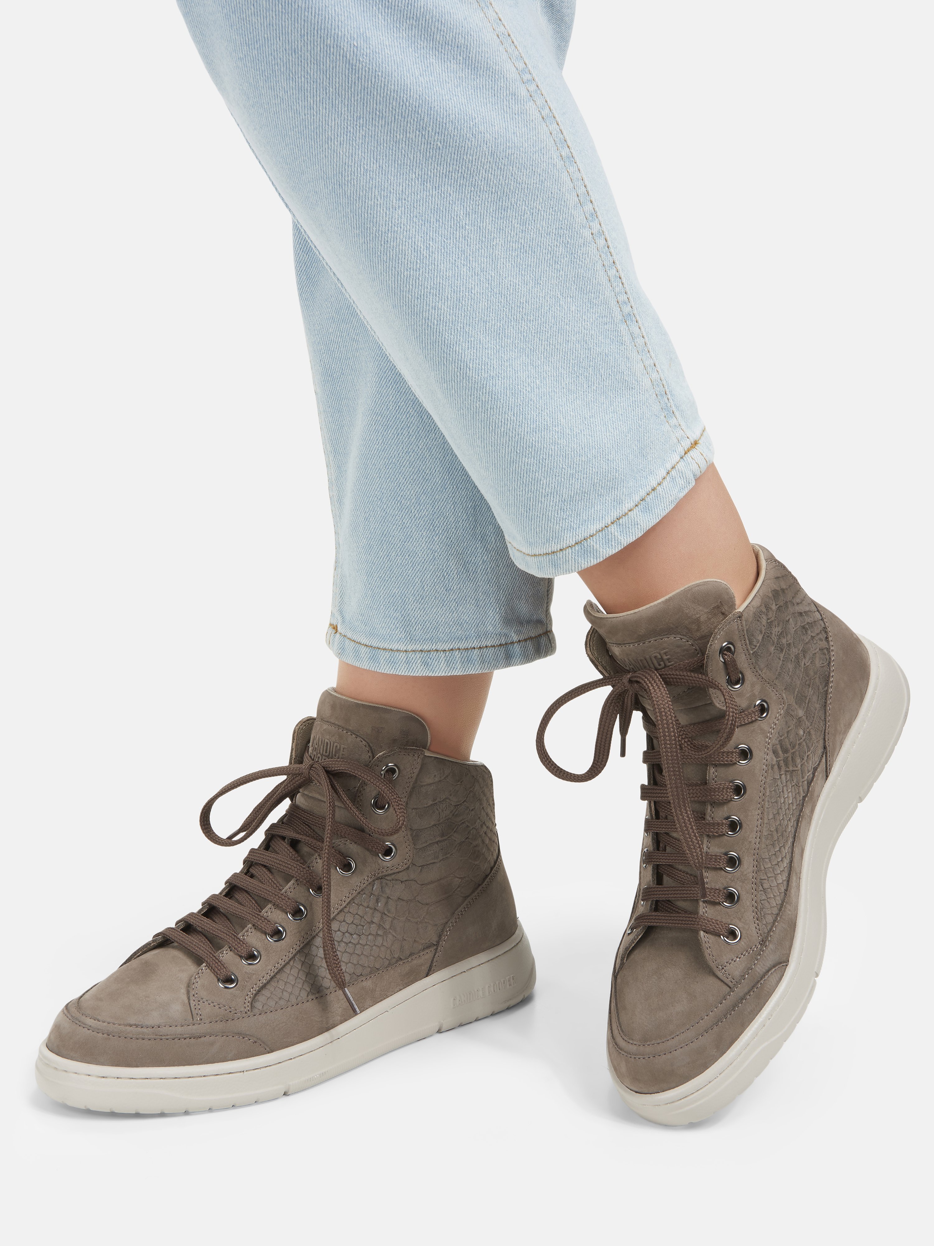 Sneaker