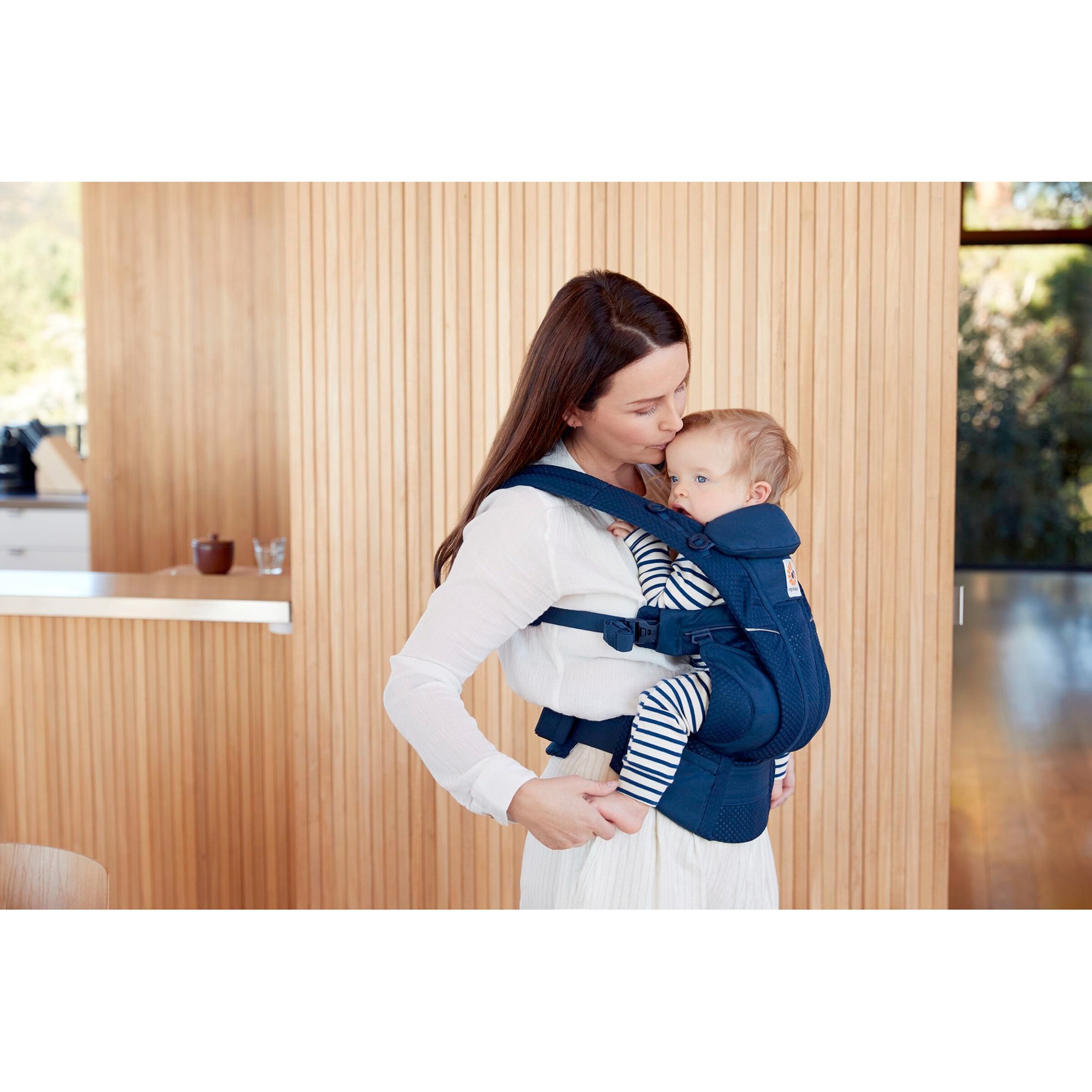 Ergobaby® - Omni Breeze Babytrage, 4 Tragepositionen Midnight Blue